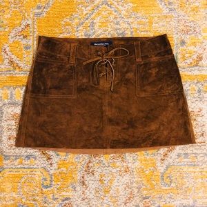 🦌Abercrombie Leather Suede Lace Up Mini Skirt🌻